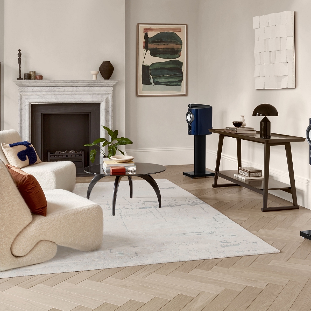 High BW 805 D4 Signature Midnight Blue Metallic Lifestyle 2