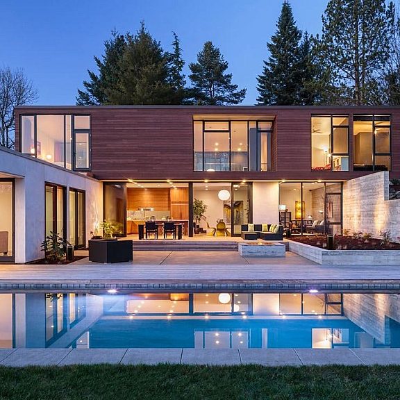 Leon speakers exterior