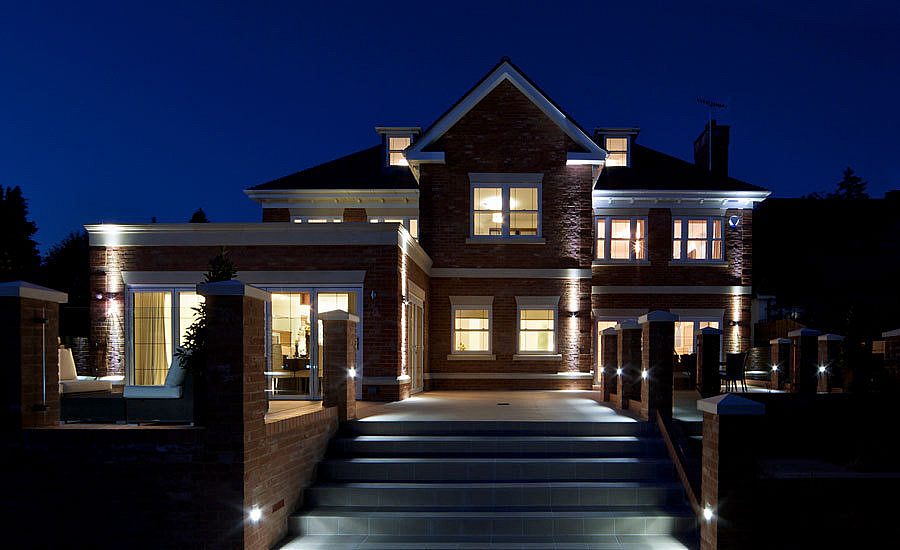Home exterior lighing brick